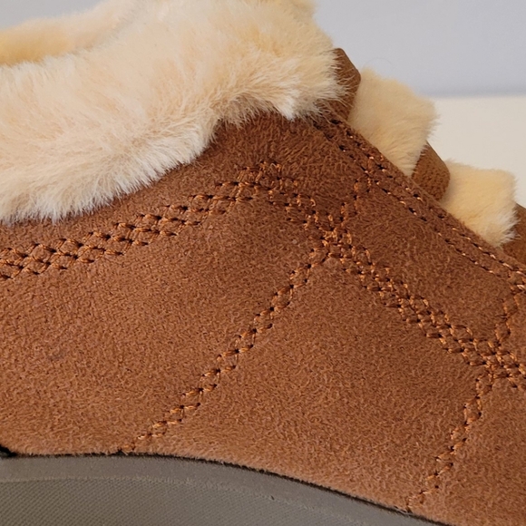 Bzees Golden Cozy Comfort Lightweight Shoe Bootie with Faux Fur Collar Size 8 - Picture 4 of 12